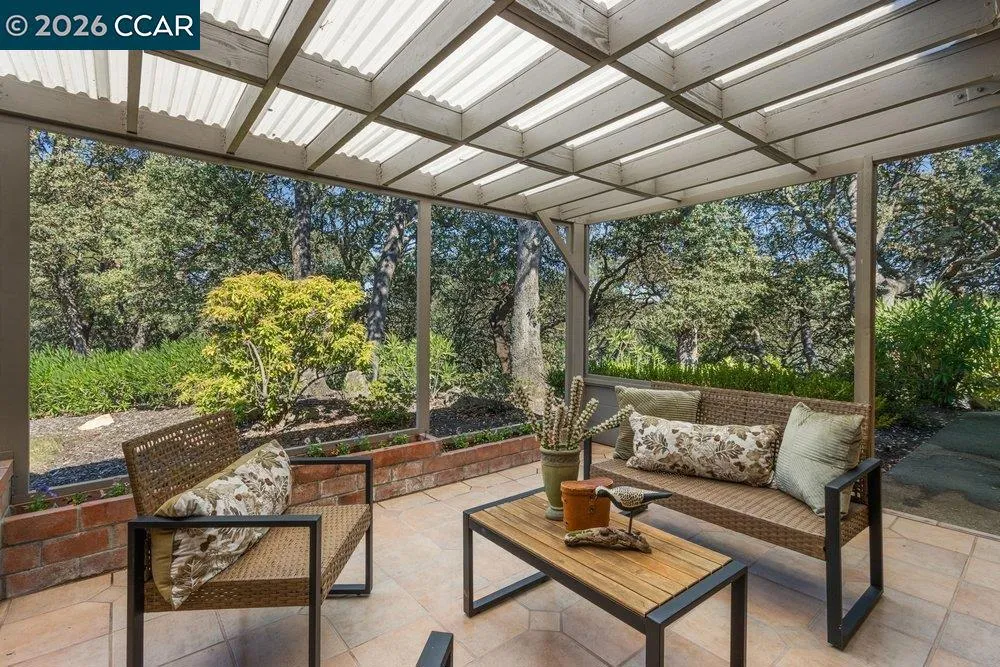 2877 Ptarmigan Dr #2 Walnut Creek, CA 94595