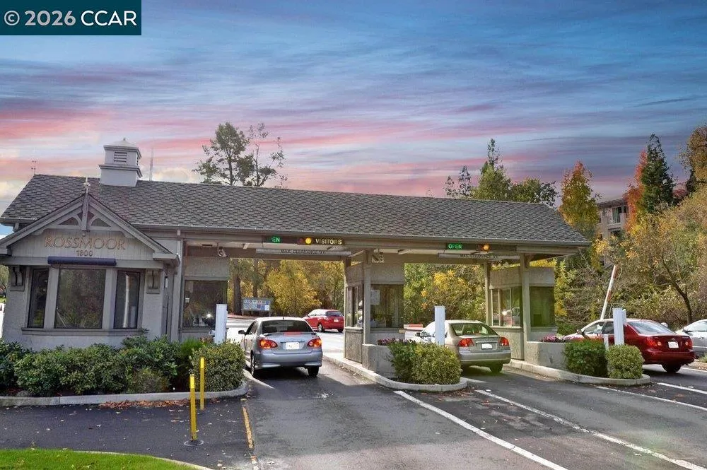 2877 Ptarmigan Dr #2 Walnut Creek, CA 94595