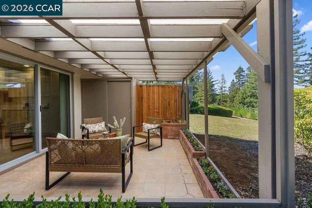 2877 Ptarmigan Dr #2 Walnut Creek, CA 94595