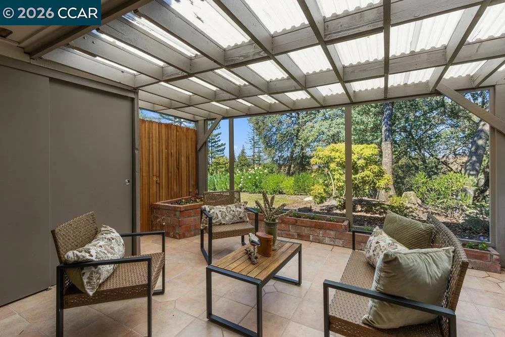 2877 Ptarmigan Dr #2 Walnut Creek, CA 94595