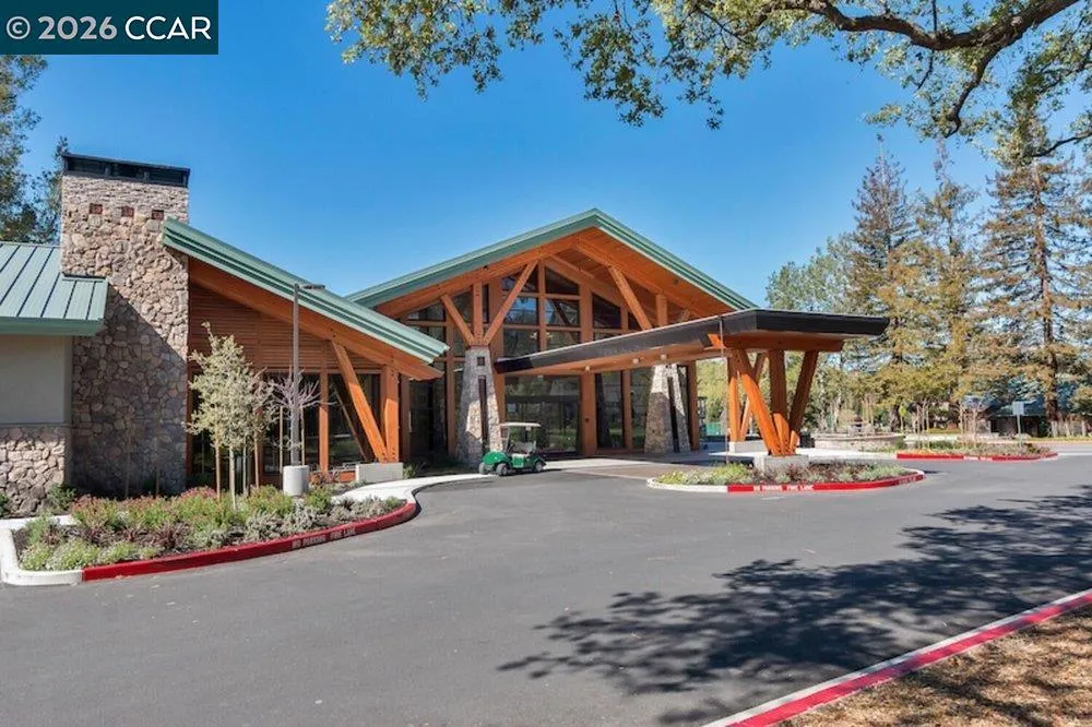 2877 Ptarmigan Dr #2 Walnut Creek, CA 94595