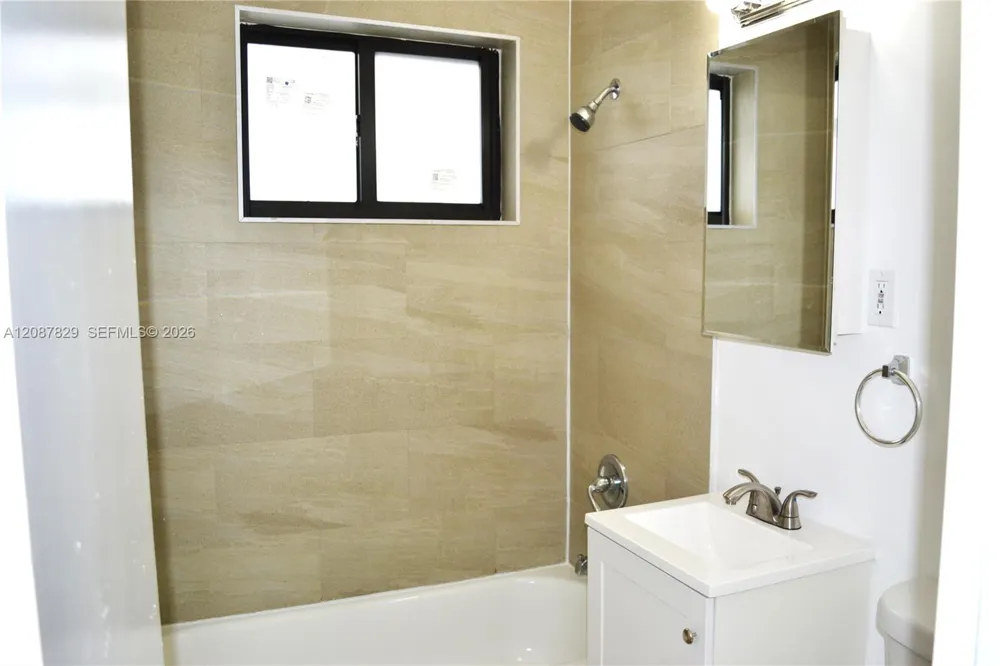 1035 SW 4th St #3 Miami, FL 33130