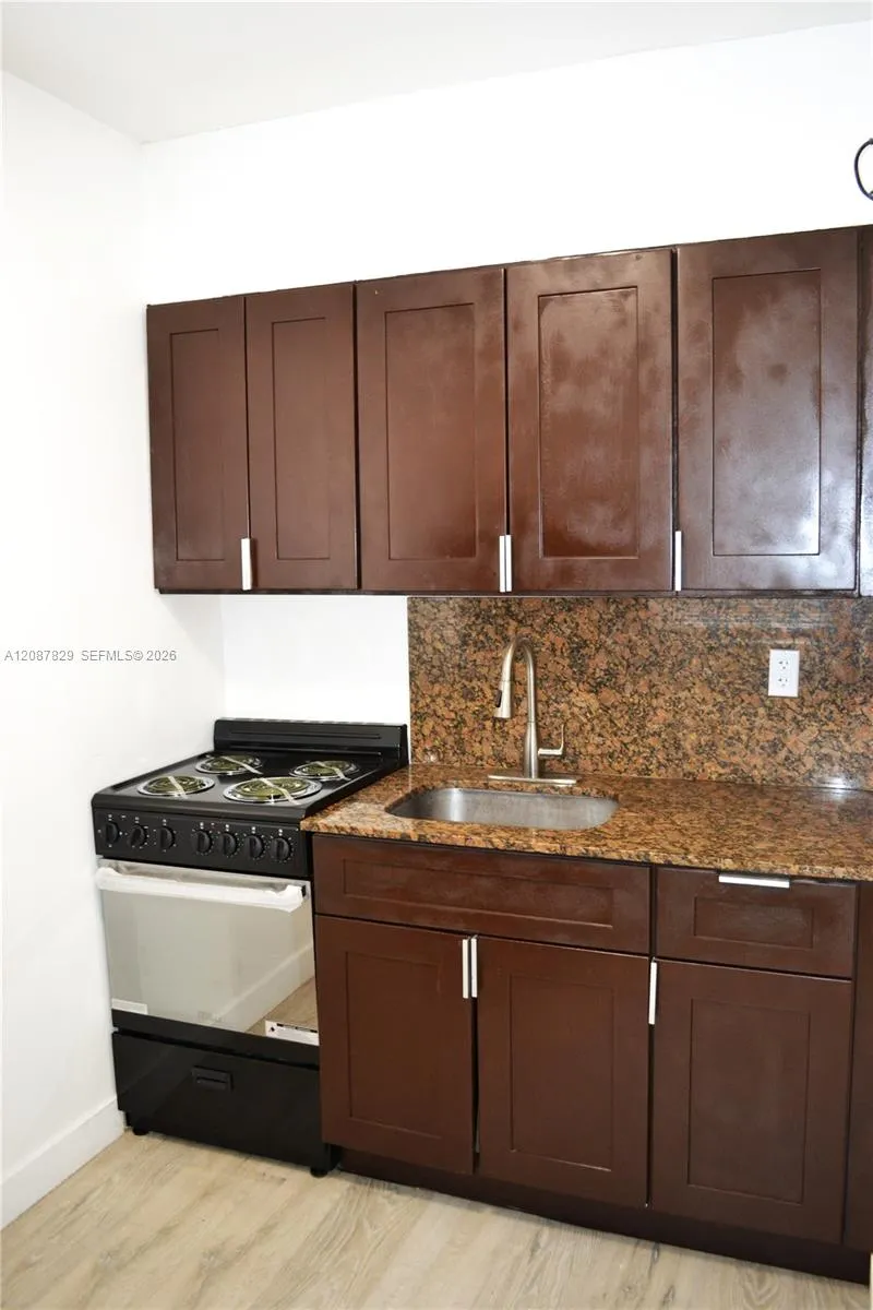 1035 SW 4th St #3 Miami, FL 33130