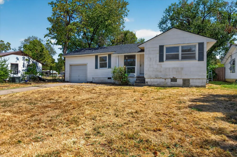 1812 S Armstrong Avenue Bartlesville, OK 74003