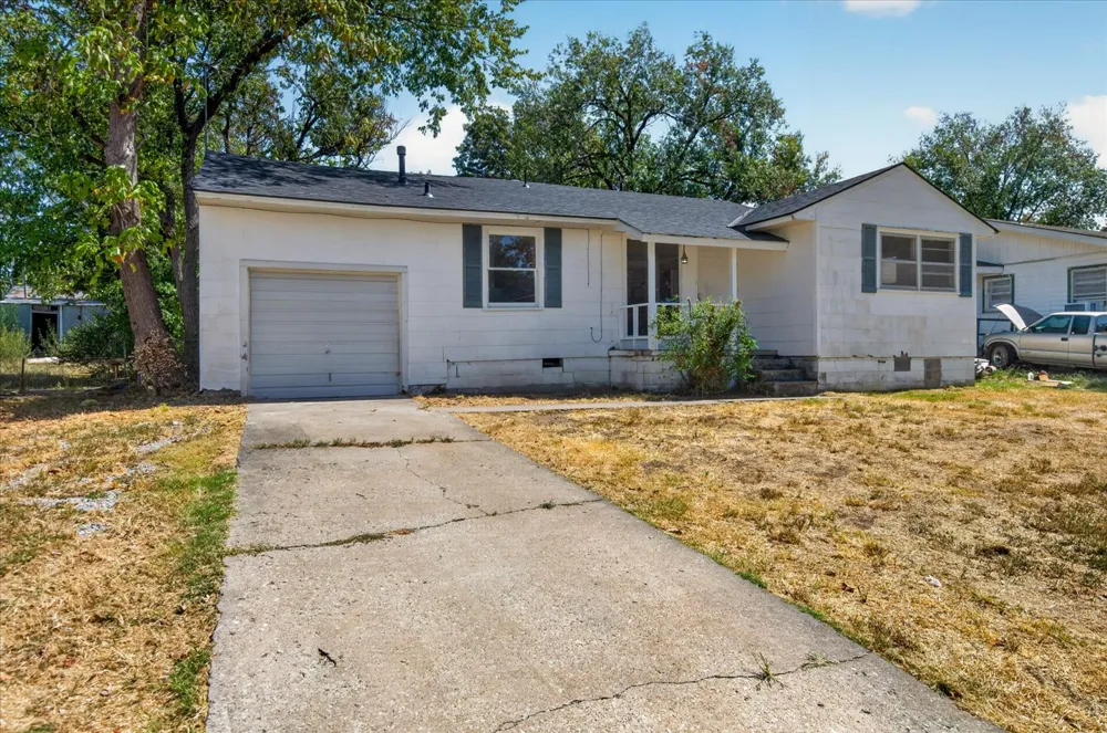 1812 S Armstrong Avenue Bartlesville, OK 74003