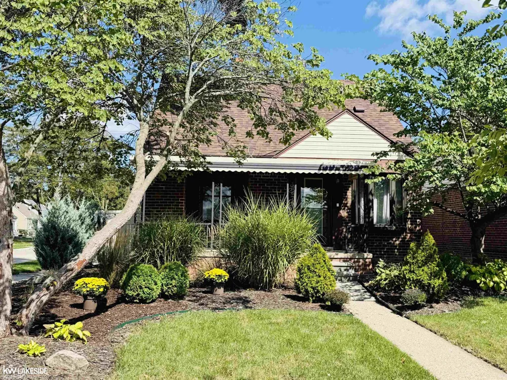 18674 Carlysle Street Dearborn City, MI 48124