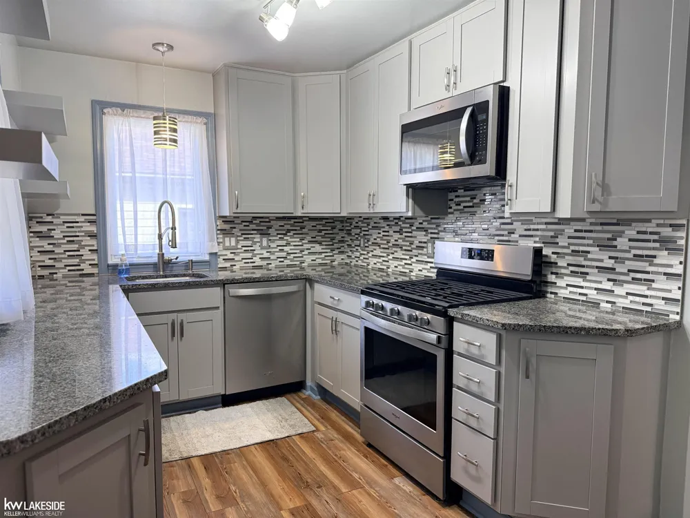 18674 Carlysle Street Dearborn City, MI 48124