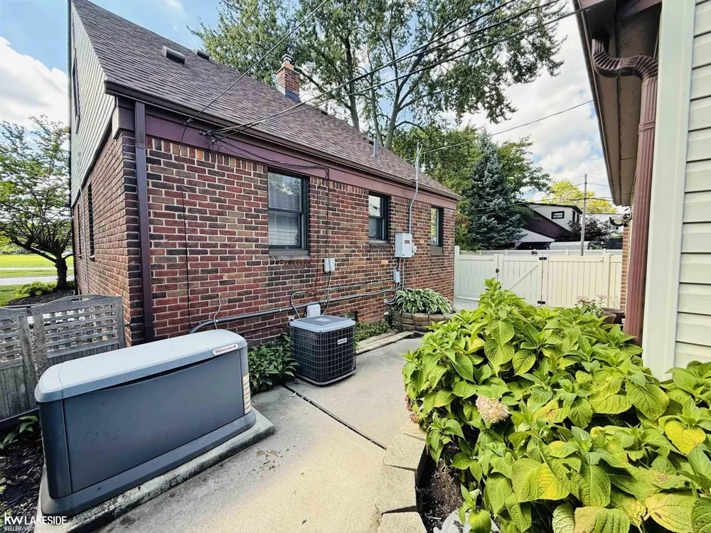 18674 Carlysle Street Dearborn City, MI 48124