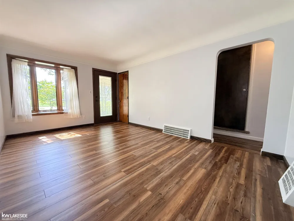 18674 Carlysle Street Dearborn City, MI 48124