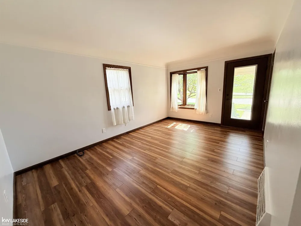 18674 Carlysle Street Dearborn City, MI 48124