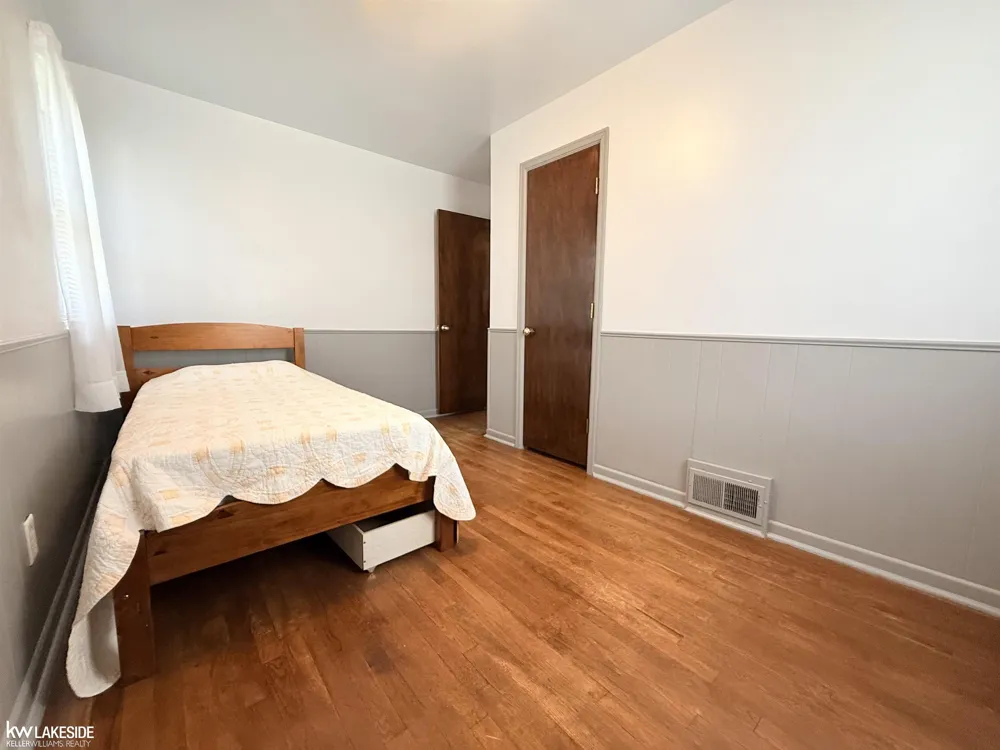 18674 Carlysle Street Dearborn City, MI 48124