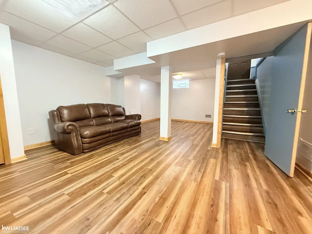 18674 Carlysle Street Dearborn City, MI 48124