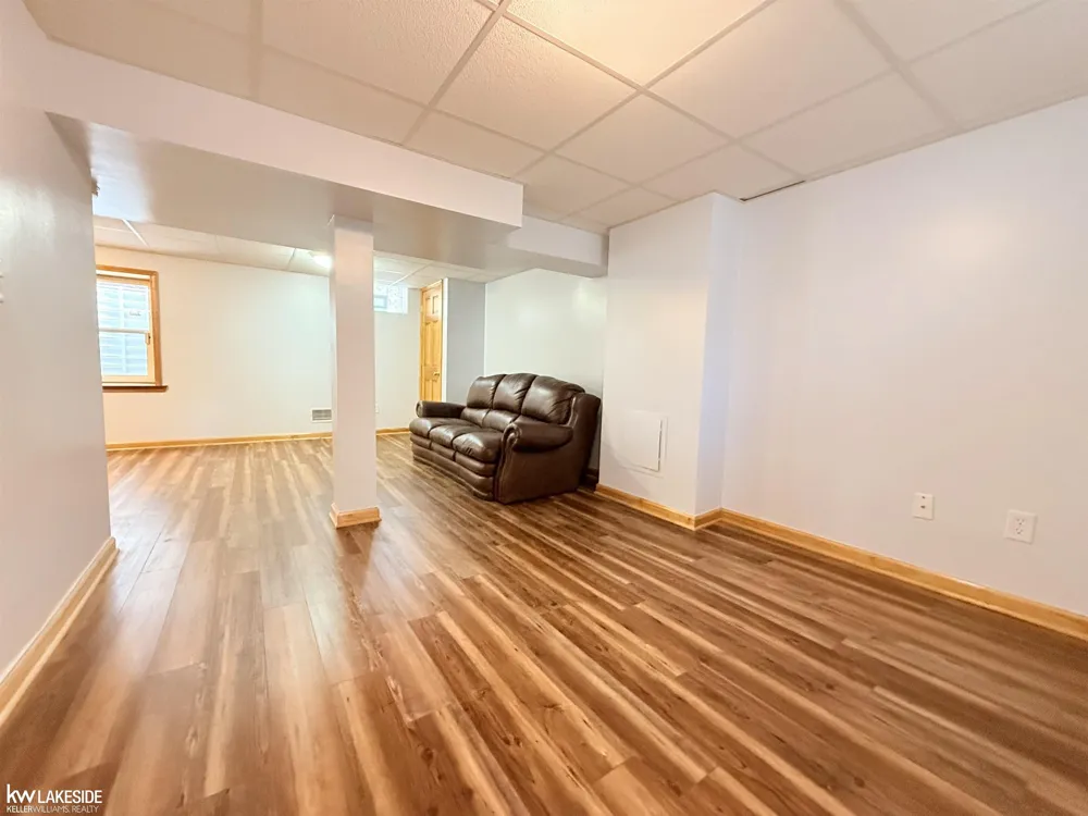 18674 Carlysle Street Dearborn City, MI 48124
