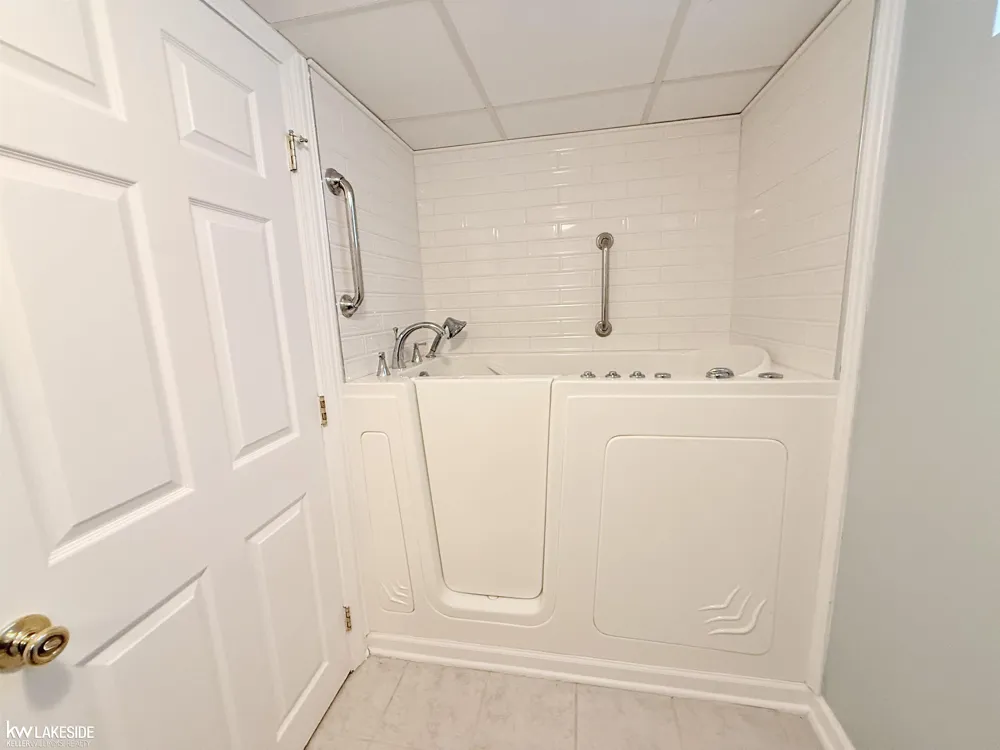 18674 Carlysle Street Dearborn City, MI 48124