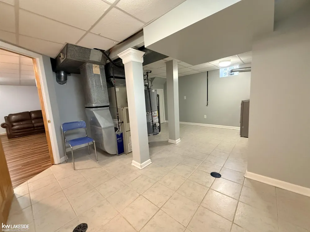 18674 Carlysle Street Dearborn City, MI 48124