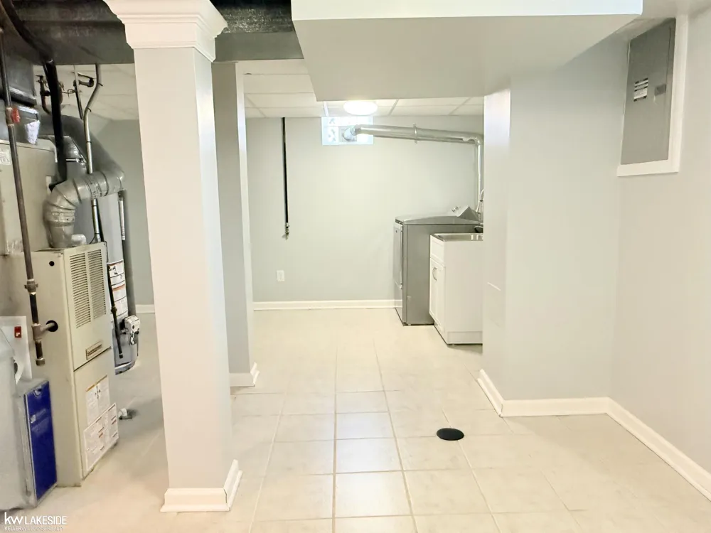 18674 Carlysle Street Dearborn City, MI 48124