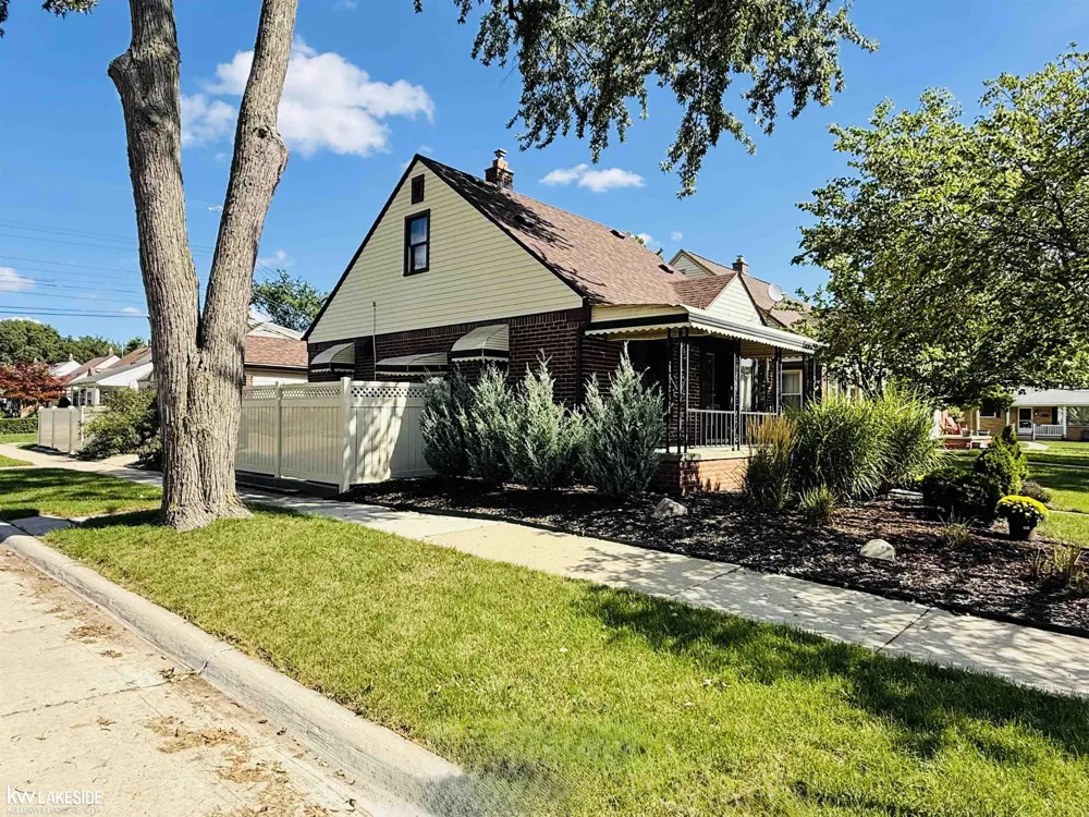 18674 Carlysle Street Dearborn City, MI 48124