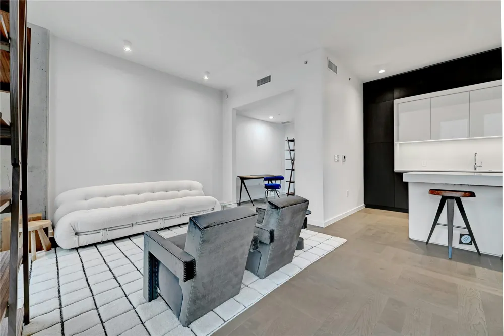 313 W 17th Street #2406 Austin, TX 78701
