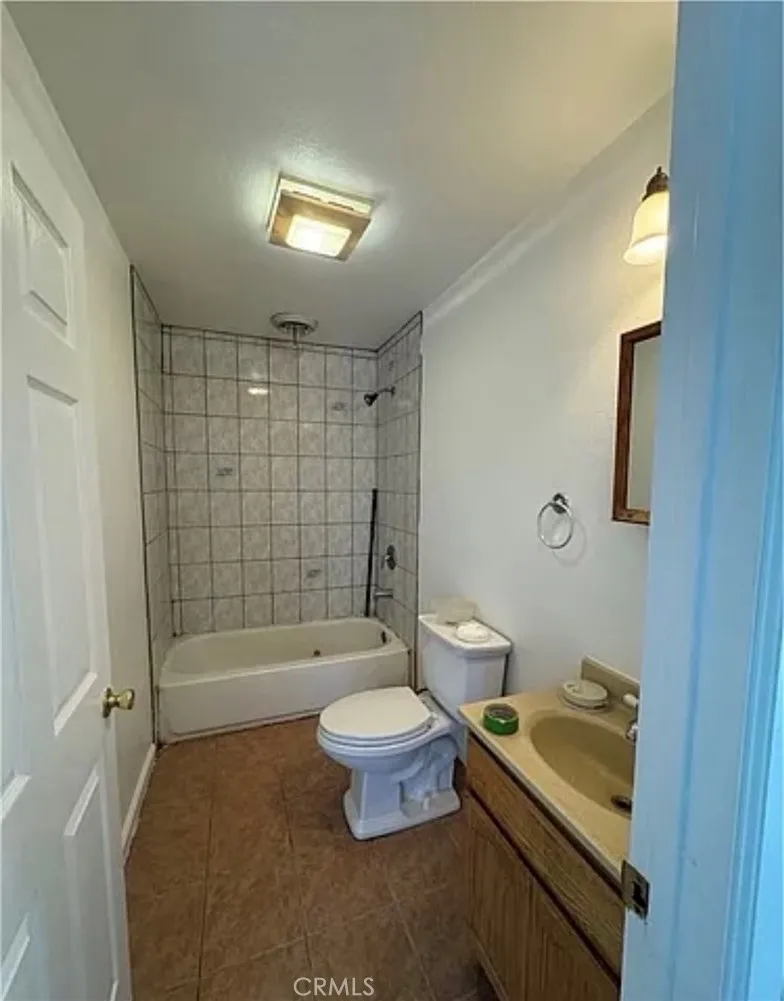 1755 E 92nd Street Los Angeles, CA 90002