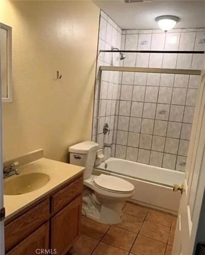 1755 E 92nd Street Los Angeles, CA 90002