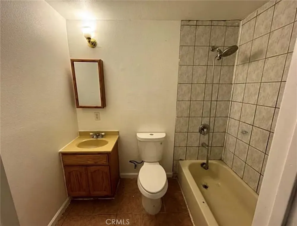 1755 E 92nd Street Los Angeles, CA 90002