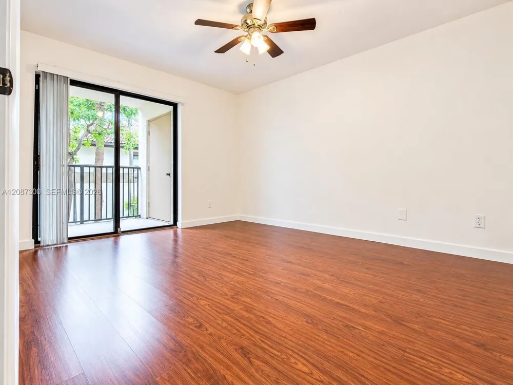 550 S Park Rd #25-8 Hollywood, FL 33021