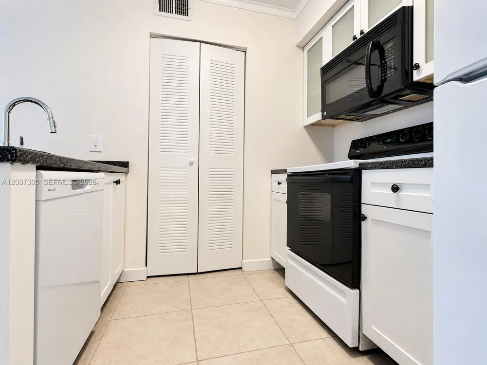 550 S Park Rd #25-8 Hollywood, FL 33021