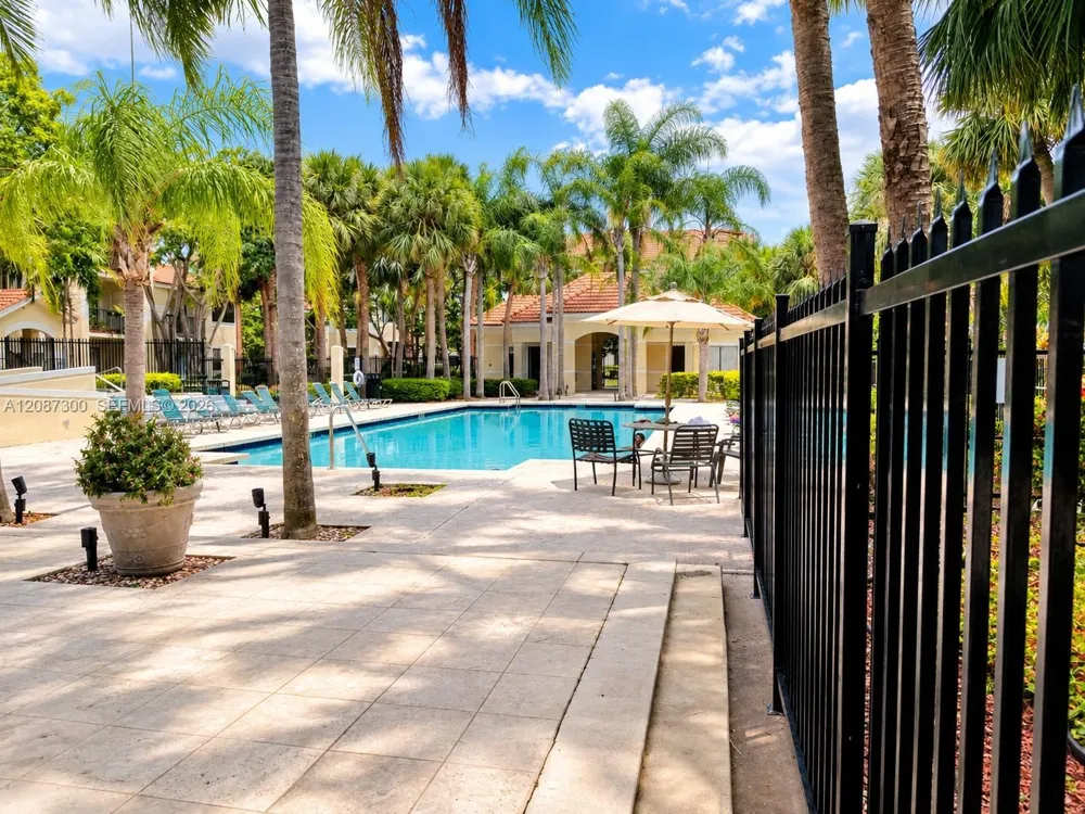 550 S Park Rd #25-8 Hollywood, FL 33021