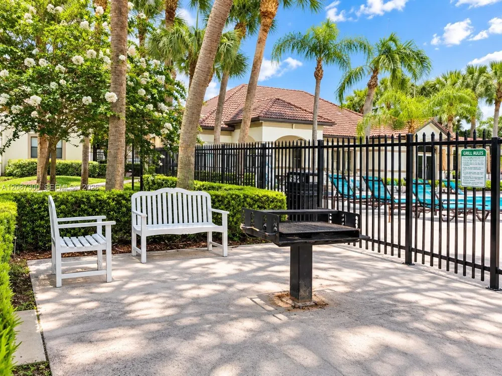 550 S Park Rd #25-8 Hollywood, FL 33021