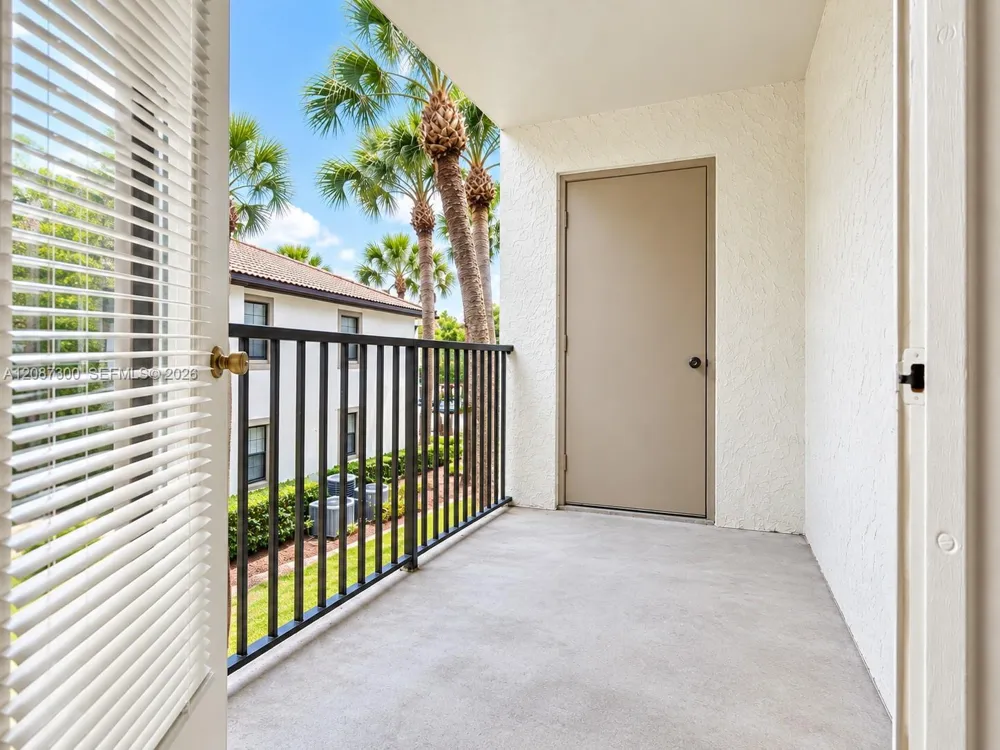 550 S Park Rd #25-8 Hollywood, FL 33021
