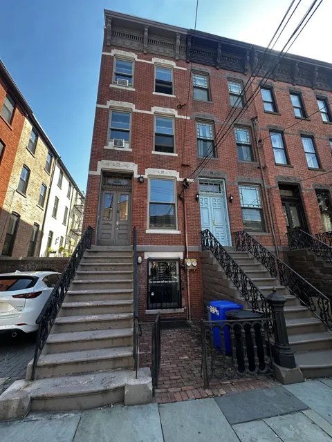 152.5 COLES ST