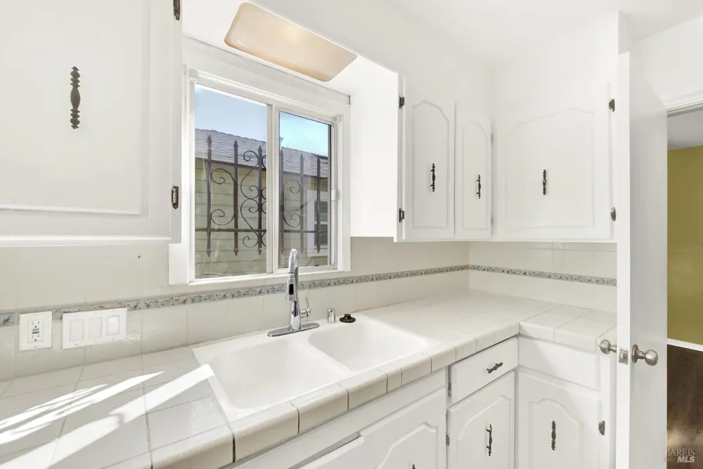7608 Arthur Street Oakland, CA 94605