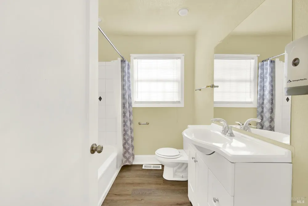 7608 Arthur Street Oakland, CA 94605