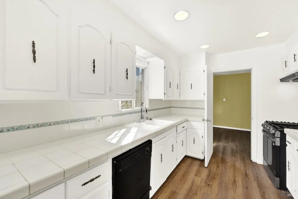 7608 Arthur Street Oakland, CA 94605