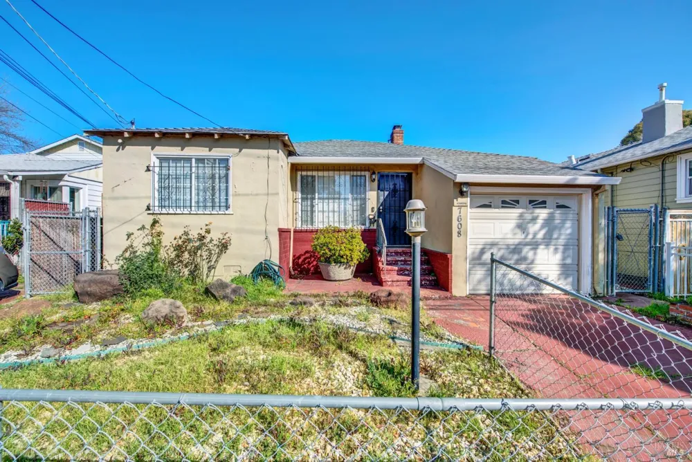 7608 Arthur Street Oakland, CA 94605
