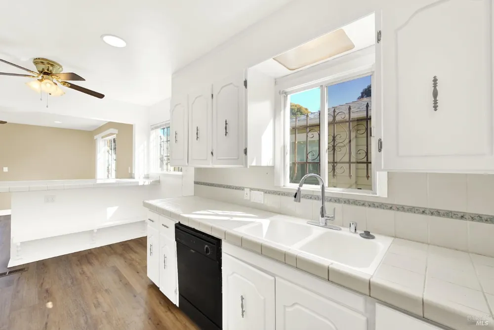 7608 Arthur Street Oakland, CA 94605