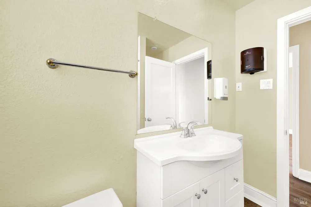 7608 Arthur Street Oakland, CA 94605