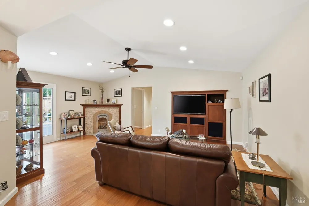 189 El Camino Corto Walnut Creek, CA 94596