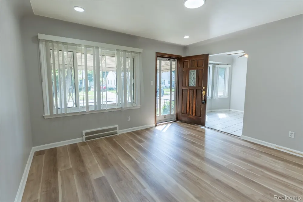 2120 Geneva Street Dearborn City, MI 48124