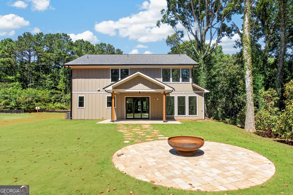 5572 Lilburn Stone Mountain RD Stone Mountain, GA 30087