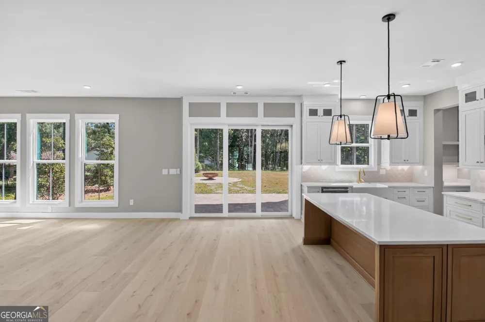 5572 Lilburn Stone Mountain RD Stone Mountain, GA 30087