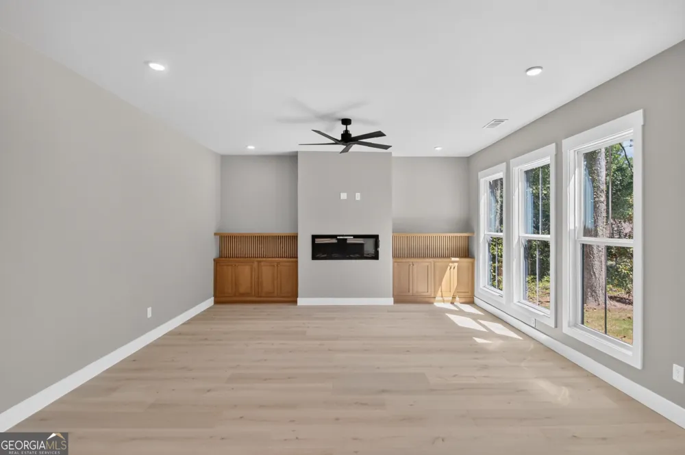 5572 Lilburn Stone Mountain RD Stone Mountain, GA 30087