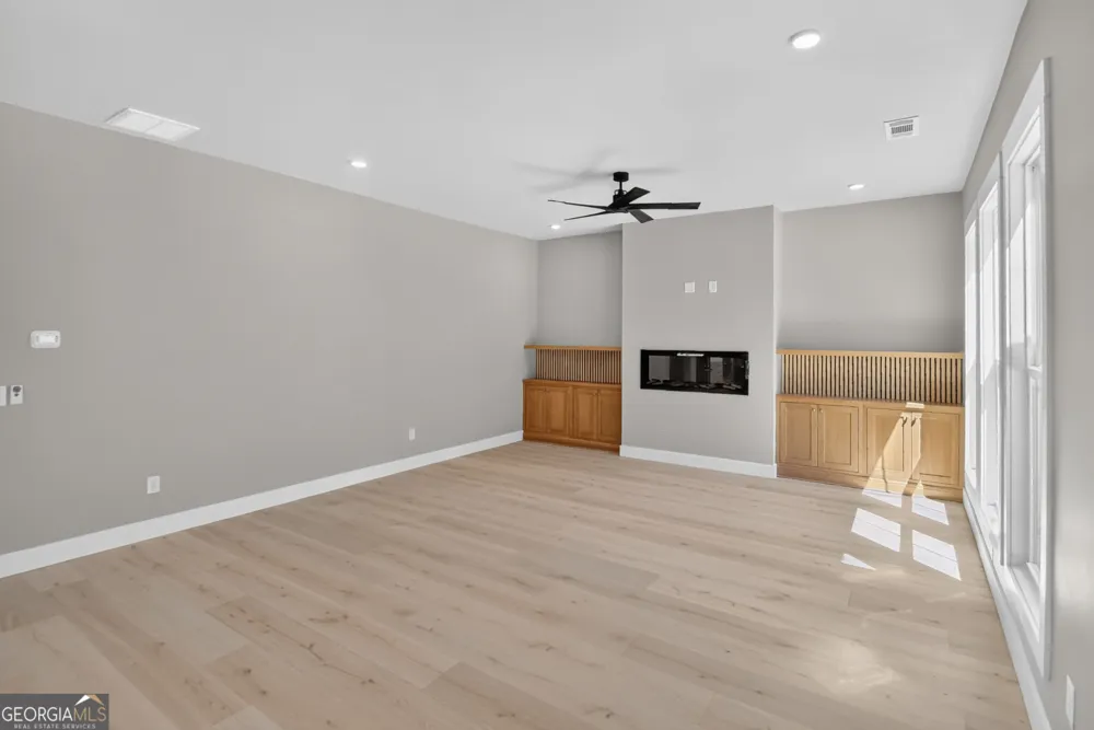5572 Lilburn Stone Mountain RD Stone Mountain, GA 30087