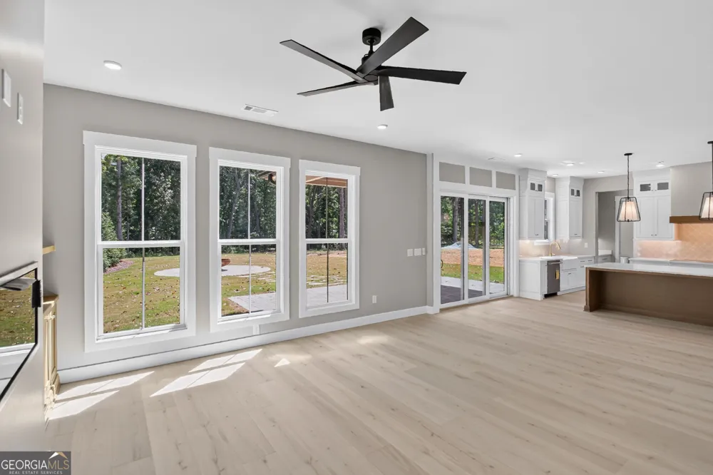 5572 Lilburn Stone Mountain RD Stone Mountain, GA 30087