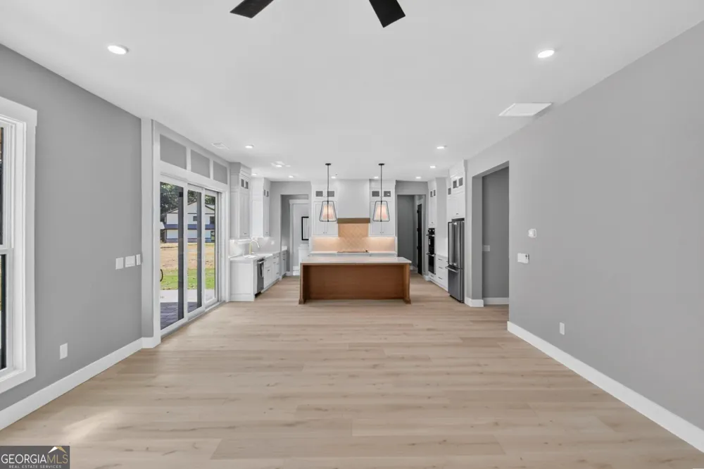 5572 Lilburn Stone Mountain RD Stone Mountain, GA 30087