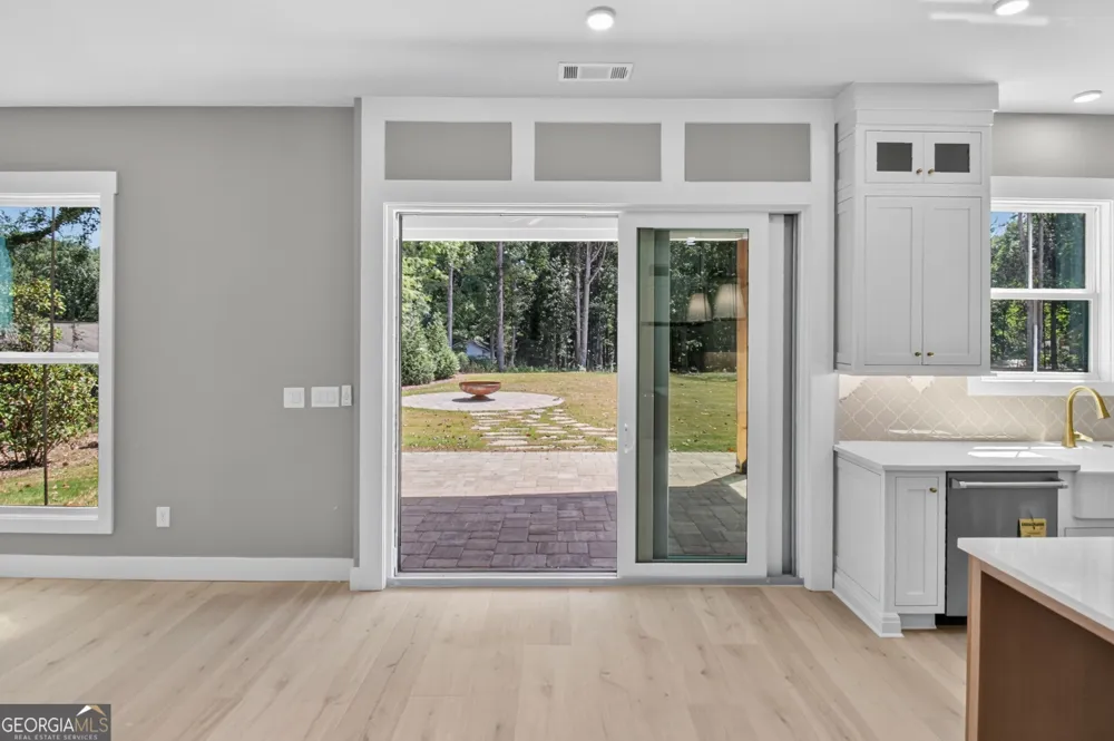 5572 Lilburn Stone Mountain RD Stone Mountain, GA 30087