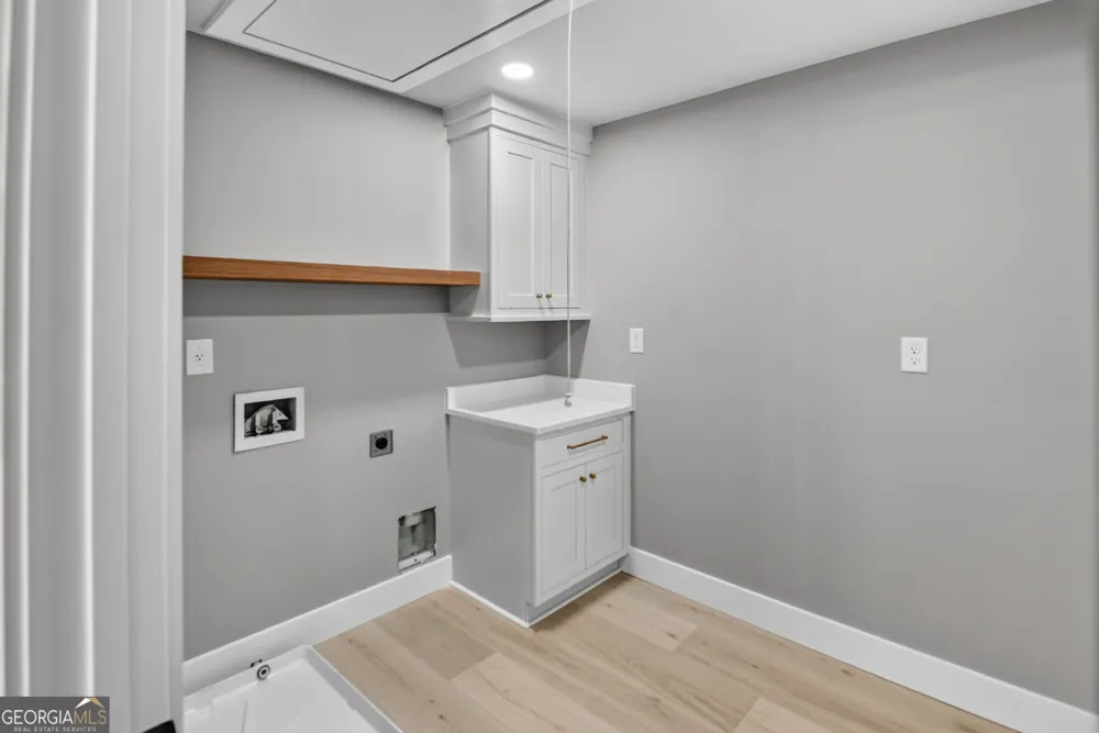 5572 Lilburn Stone Mountain RD Stone Mountain, GA 30087