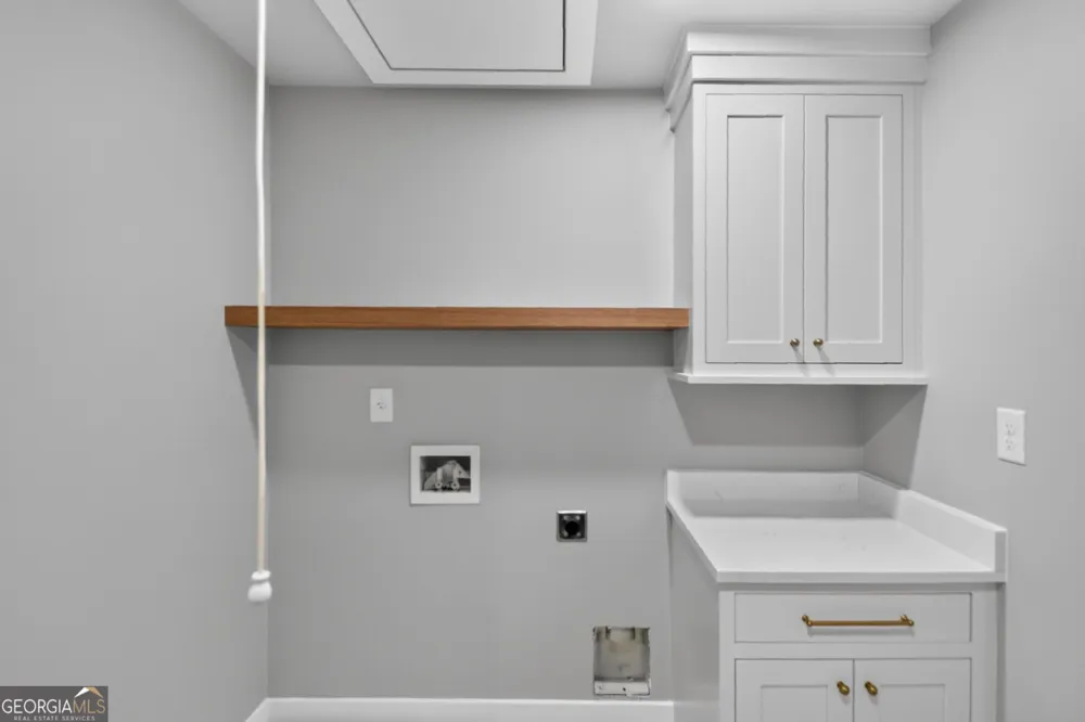 5572 Lilburn Stone Mountain RD Stone Mountain, GA 30087