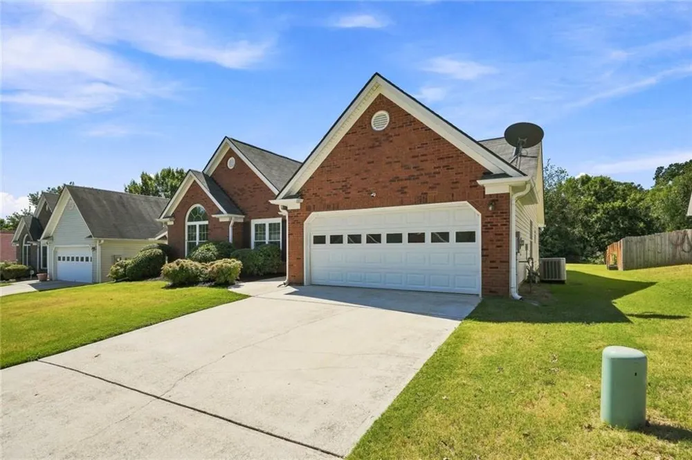2762 Hillvale Cove Way Lithonia, GA 30058