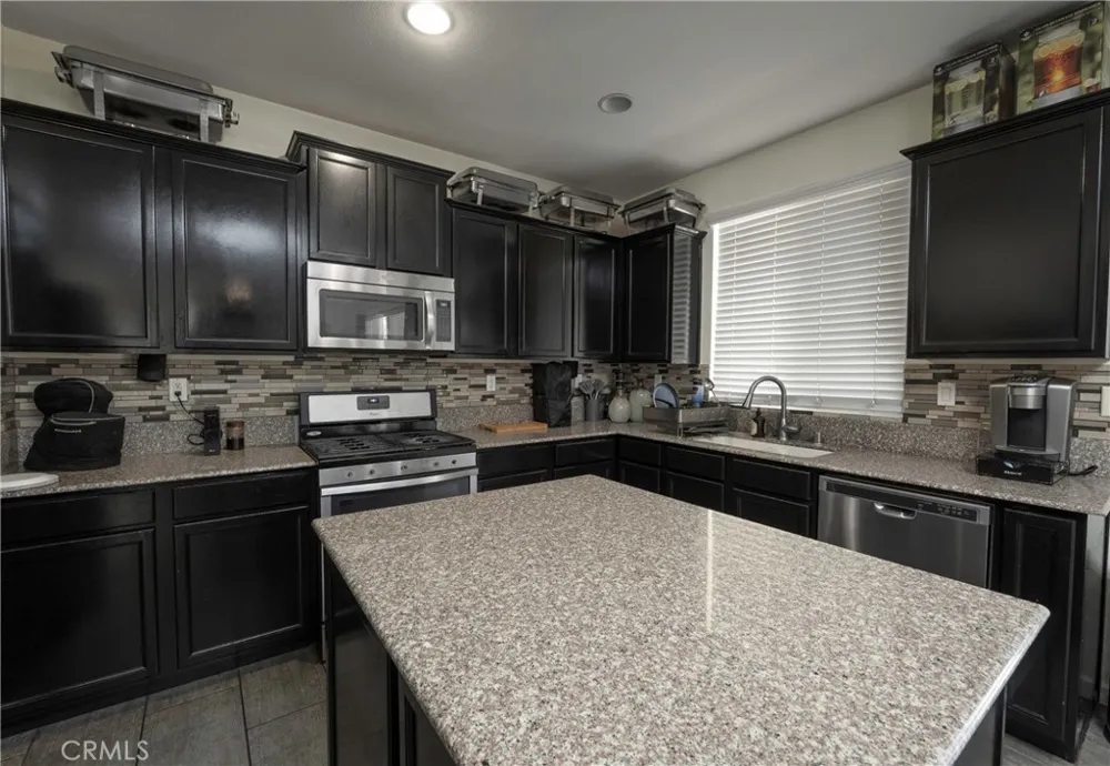 15083 Brucite Victorville, CA 92394